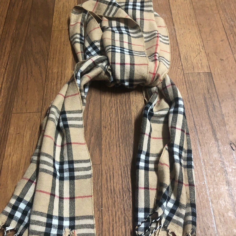 Burberry
Lightweight Giant Check Wool & Silk Scarf - Picture 7 of 8